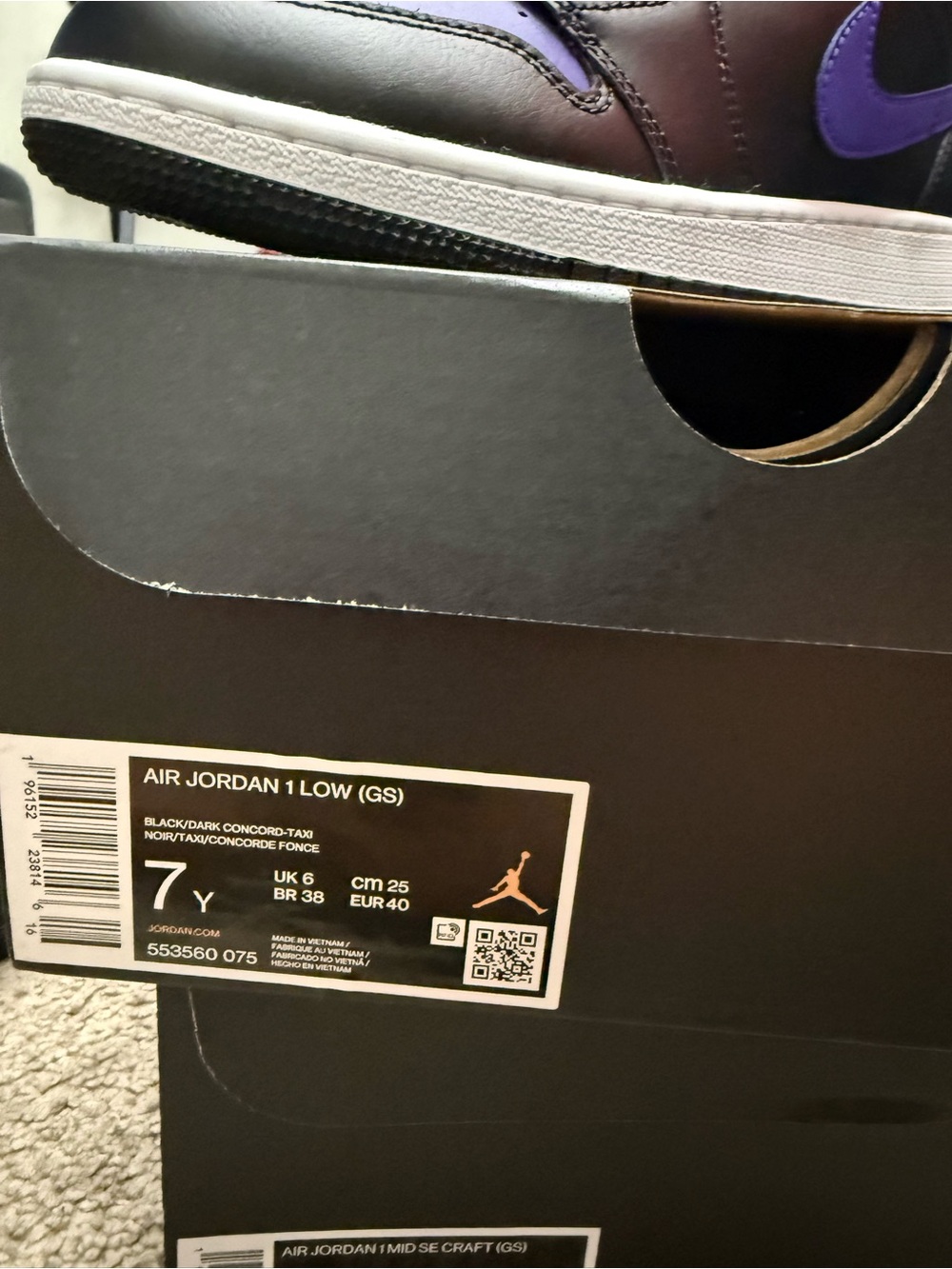 Jordan low sz 7big kids - Black, Purple & Yellow - Picture 3 of 3